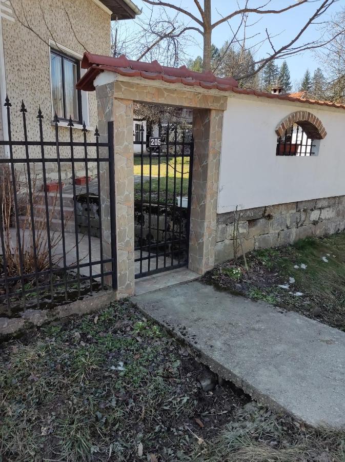 Къща За Гости Хайк Beli Osum Exterior photo